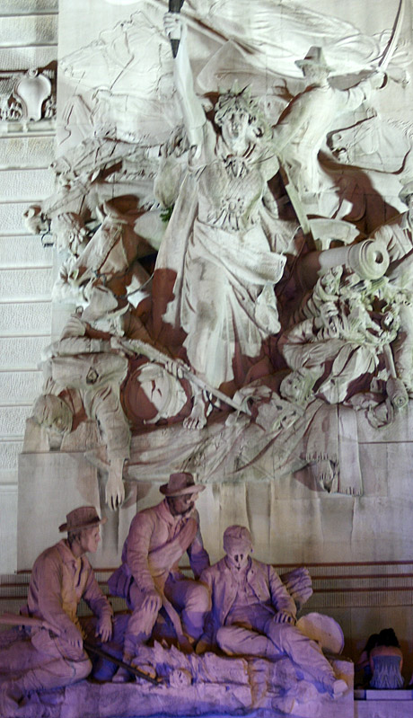 statue