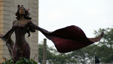 statue1